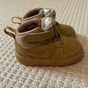 Toddler NIKE Air Force 1 high tops in excellent condition! Tan/brown in size 5C.
